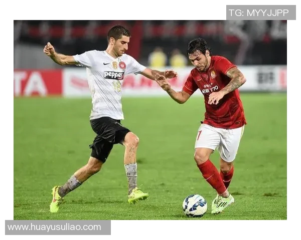 冈山绿植与福冈黄蜂的激烈对决展现足球魅力与团队精神的完美结合